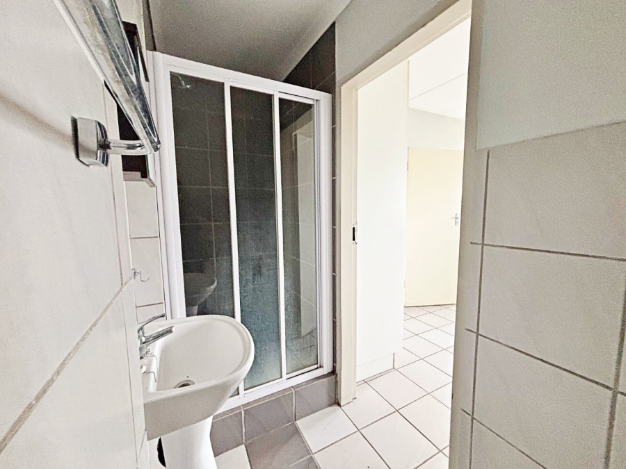1 Bedroom Property for Sale in Die Hoewes Gauteng