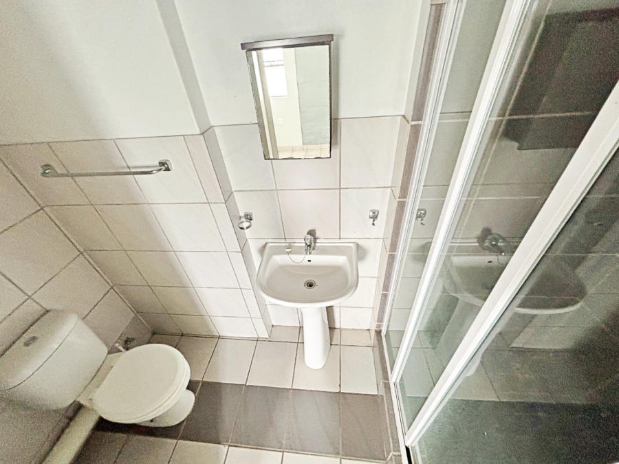 1 Bedroom Property for Sale in Die Hoewes Gauteng