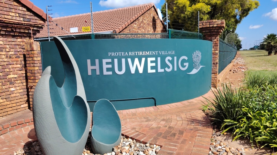 2 Bedroom Property for Sale in Die Hoewes Gauteng