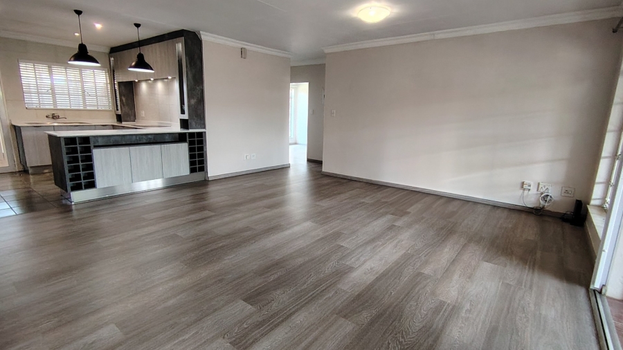 2 Bedroom Property for Sale in Die Hoewes Gauteng