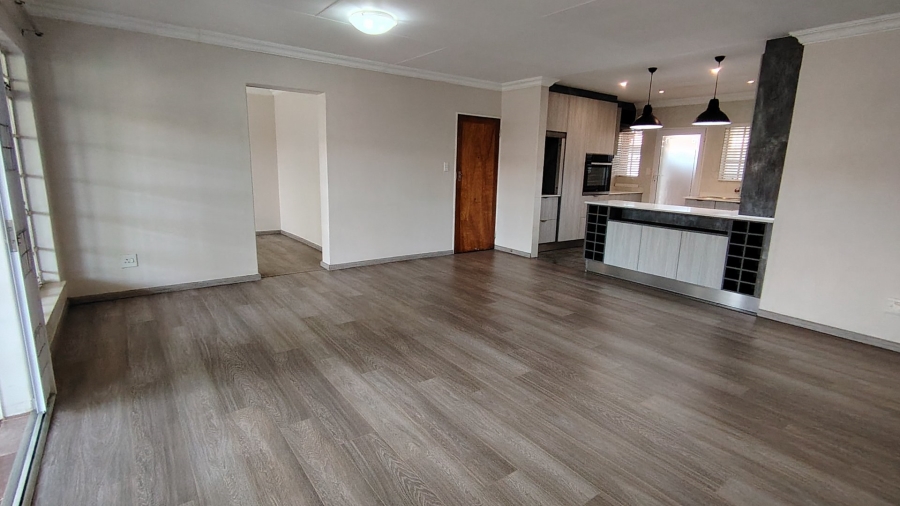 2 Bedroom Property for Sale in Die Hoewes Gauteng