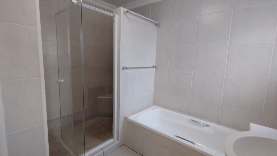 2 Bedroom Property for Sale in Die Hoewes Gauteng