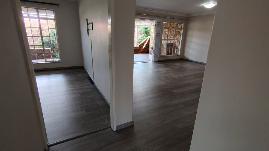 2 Bedroom Property for Sale in Die Hoewes Gauteng