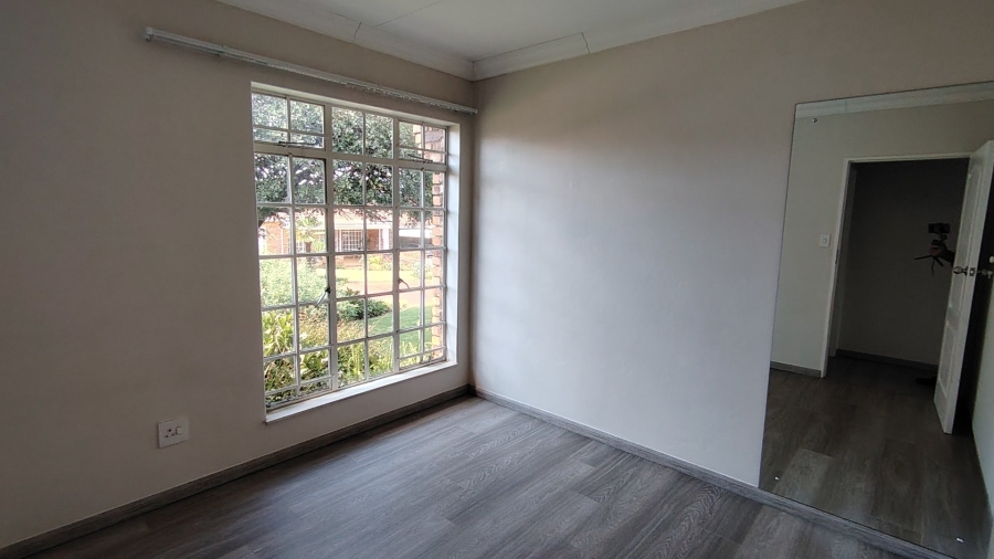 2 Bedroom Property for Sale in Die Hoewes Gauteng