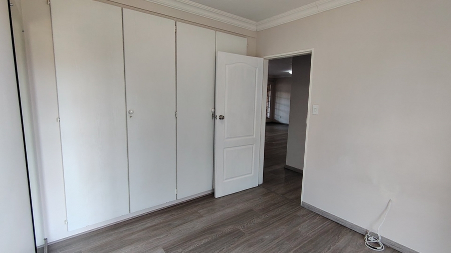 2 Bedroom Property for Sale in Die Hoewes Gauteng