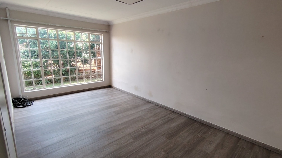 2 Bedroom Property for Sale in Die Hoewes Gauteng