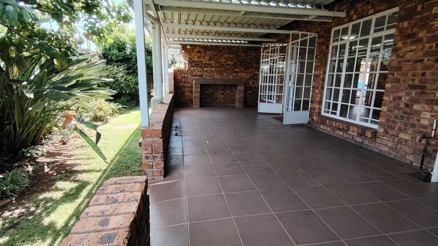 2 Bedroom Property for Sale in Die Hoewes Gauteng