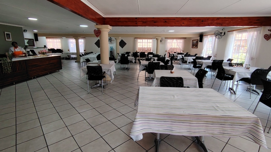 2 Bedroom Property for Sale in Die Hoewes Gauteng