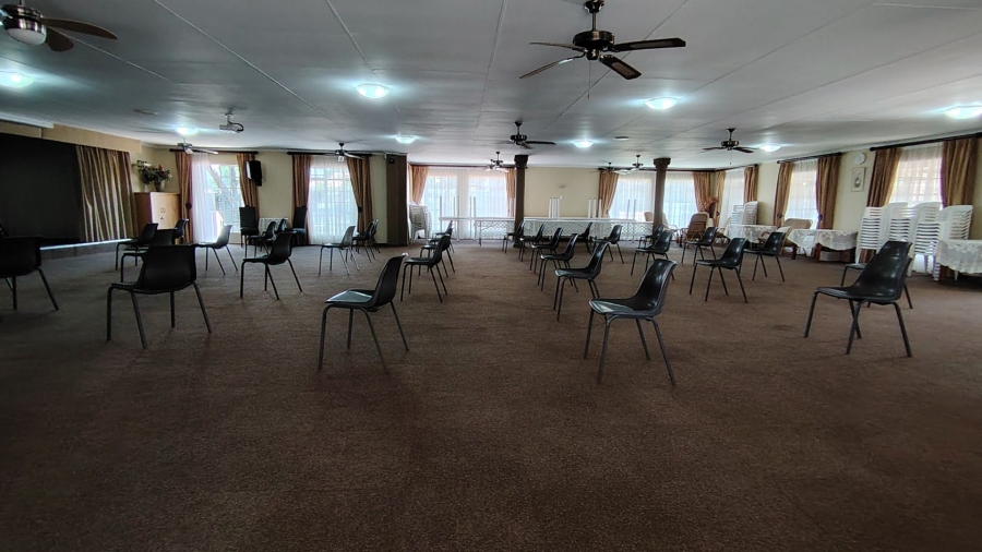 2 Bedroom Property for Sale in Die Hoewes Gauteng