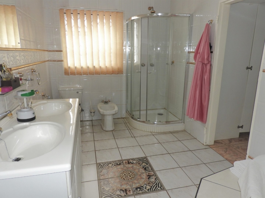 4 Bedroom Property for Sale in Vaal Marina Gauteng