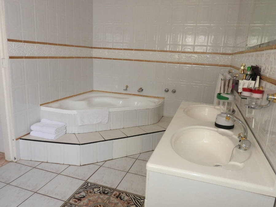 4 Bedroom Property for Sale in Vaal Marina Gauteng