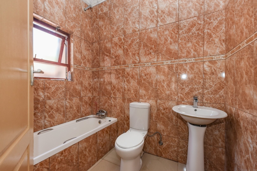 4 Bedroom Property for Sale in Bloubosrand Gauteng