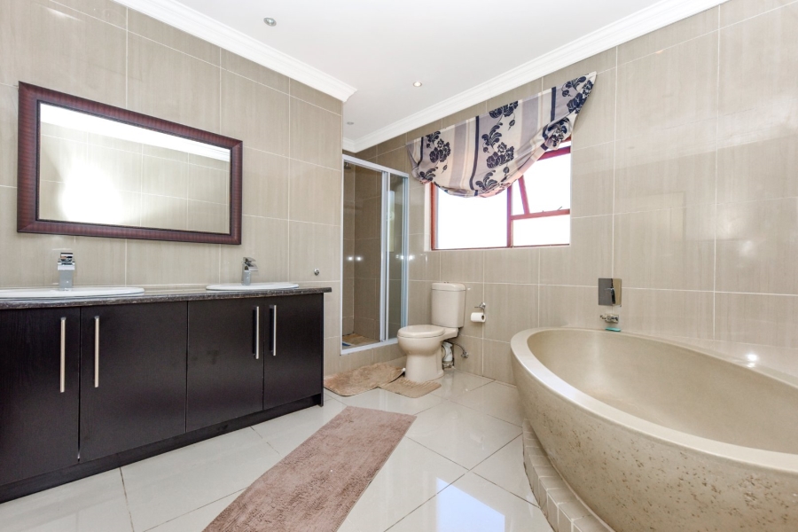 4 Bedroom Property for Sale in Bloubosrand Gauteng
