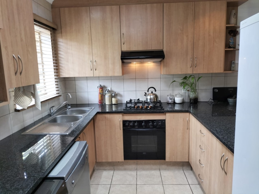 2 Bedroom Property for Sale in Annlin Gauteng