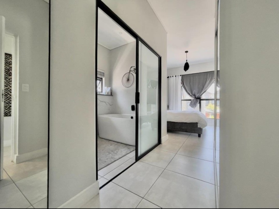 2 Bedroom Property for Sale in Waterfall Gauteng