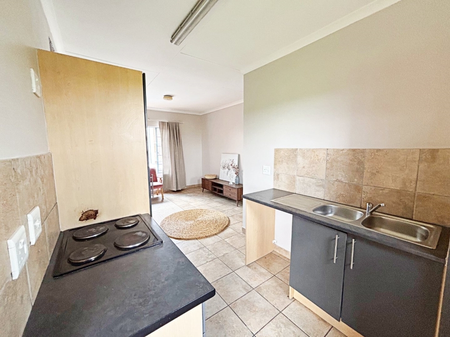 2 Bedroom Property for Sale in Rooihuiskraal North Gauteng