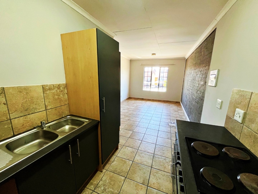 2 Bedroom Property for Sale in Rooihuiskraal North Gauteng