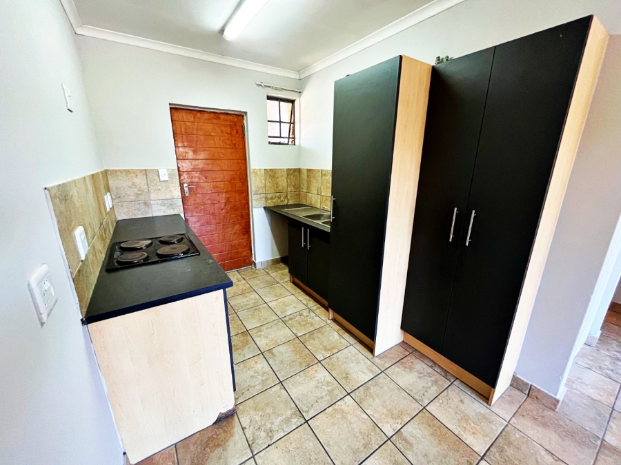 2 Bedroom Property for Sale in Rooihuiskraal North Gauteng