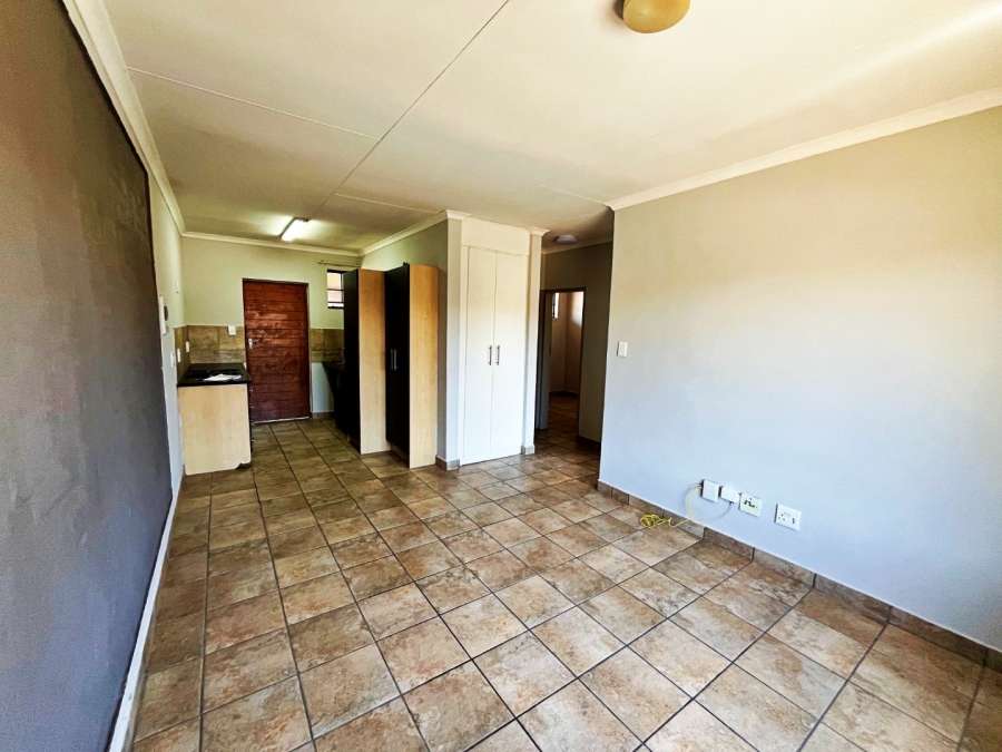 2 Bedroom Property for Sale in Rooihuiskraal North Gauteng