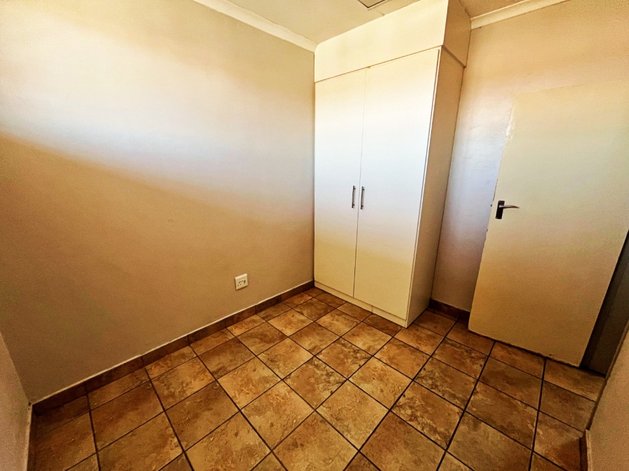 2 Bedroom Property for Sale in Rooihuiskraal North Gauteng
