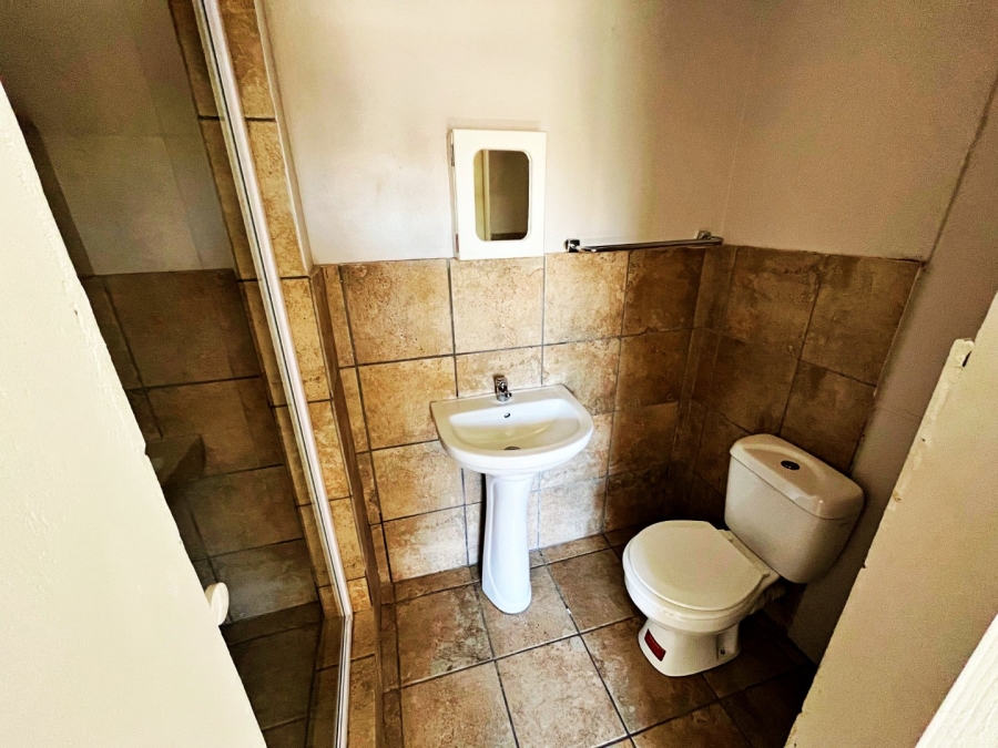2 Bedroom Property for Sale in Rooihuiskraal North Gauteng