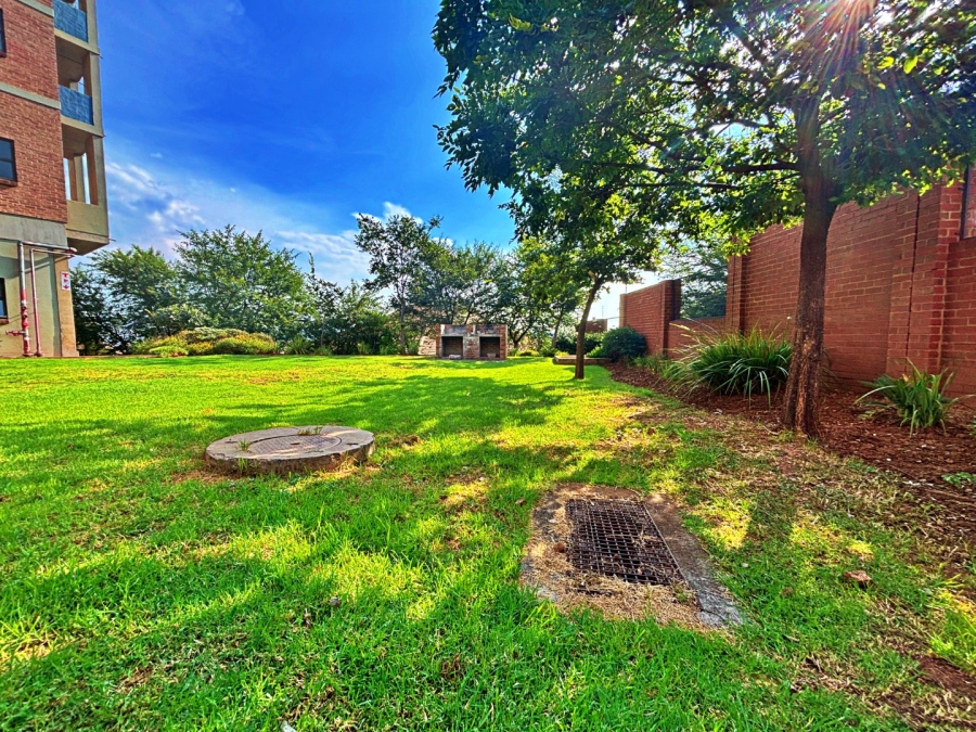 1 Bedroom Property for Sale in Die Hoewes Gauteng