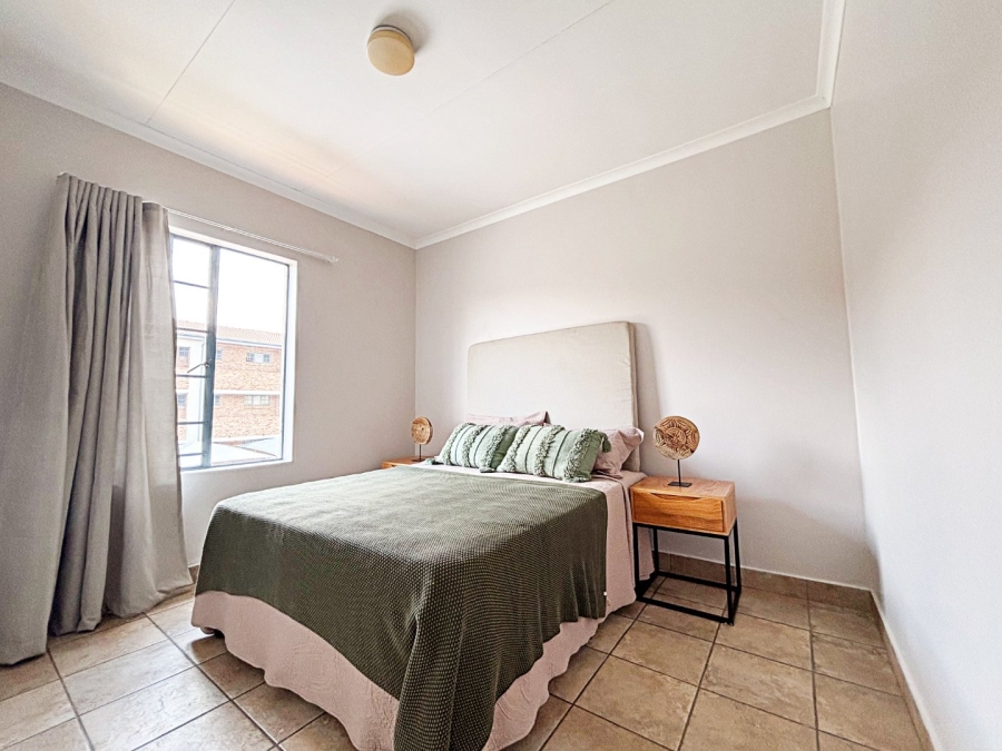 2 Bedroom Property for Sale in Rooihuiskraal North Gauteng