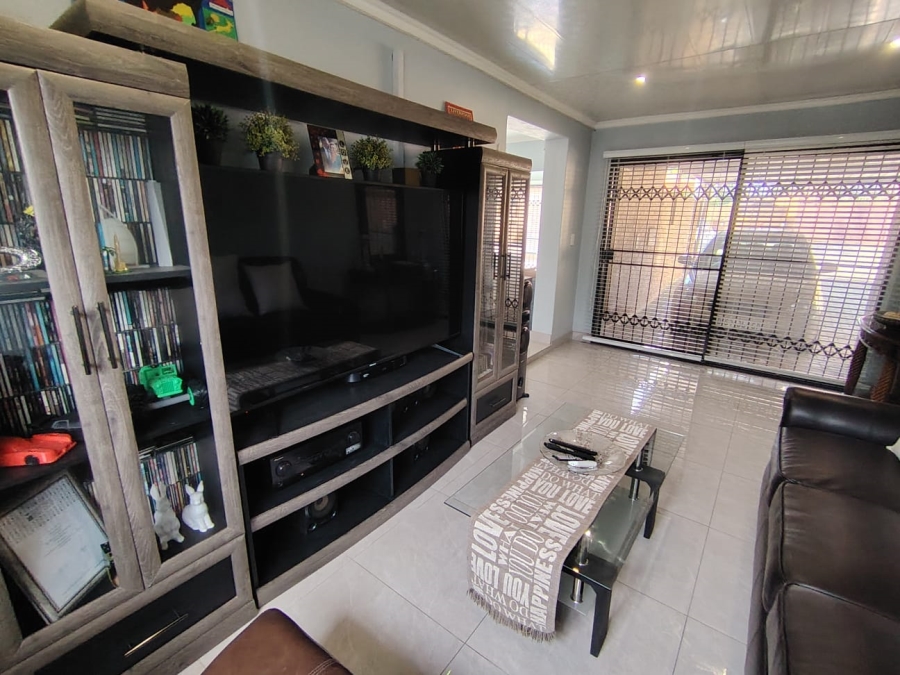 3 Bedroom Property for Sale in Monavoni Gauteng