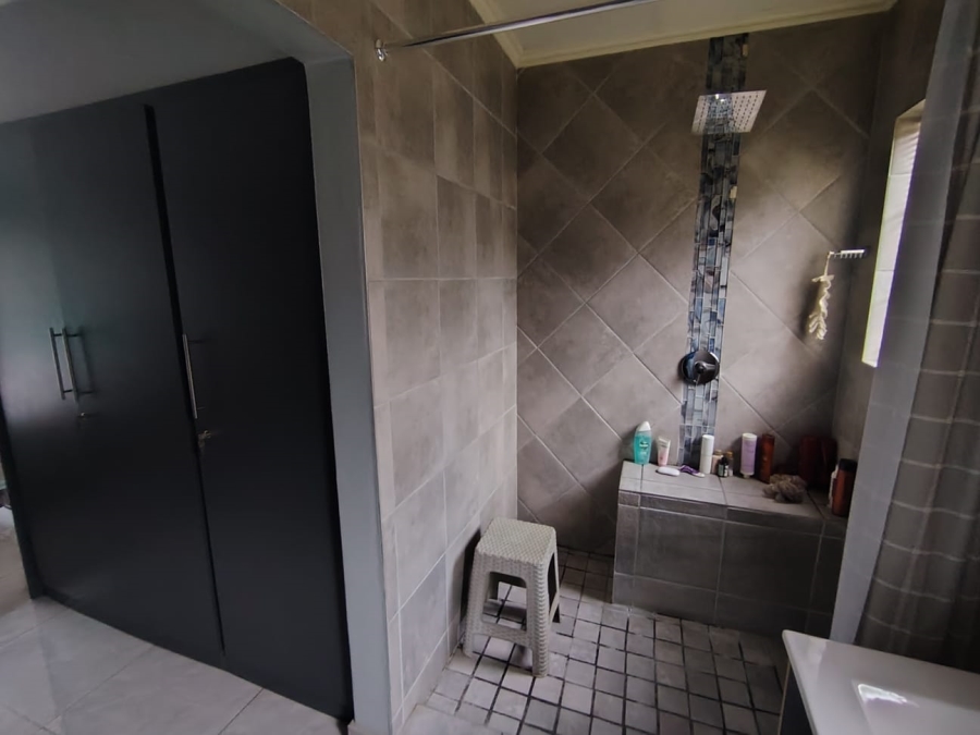 3 Bedroom Property for Sale in Monavoni Gauteng