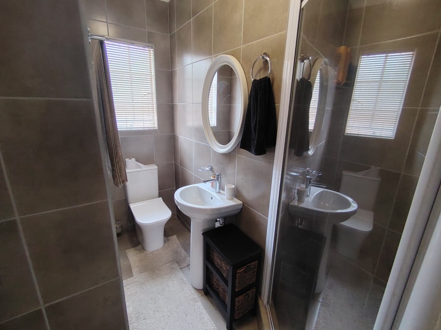 3 Bedroom Property for Sale in Monavoni Gauteng