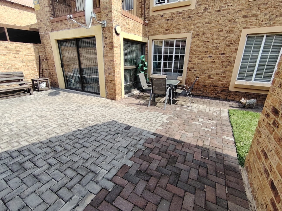 3 Bedroom Property for Sale in Monavoni Gauteng