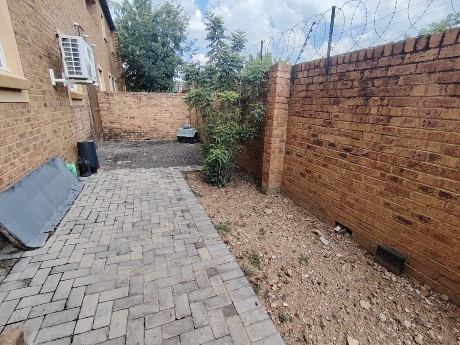 3 Bedroom Property for Sale in Monavoni Gauteng