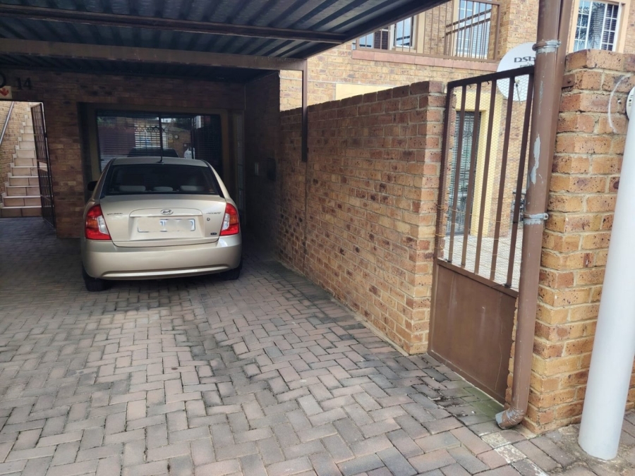 3 Bedroom Property for Sale in Monavoni Gauteng