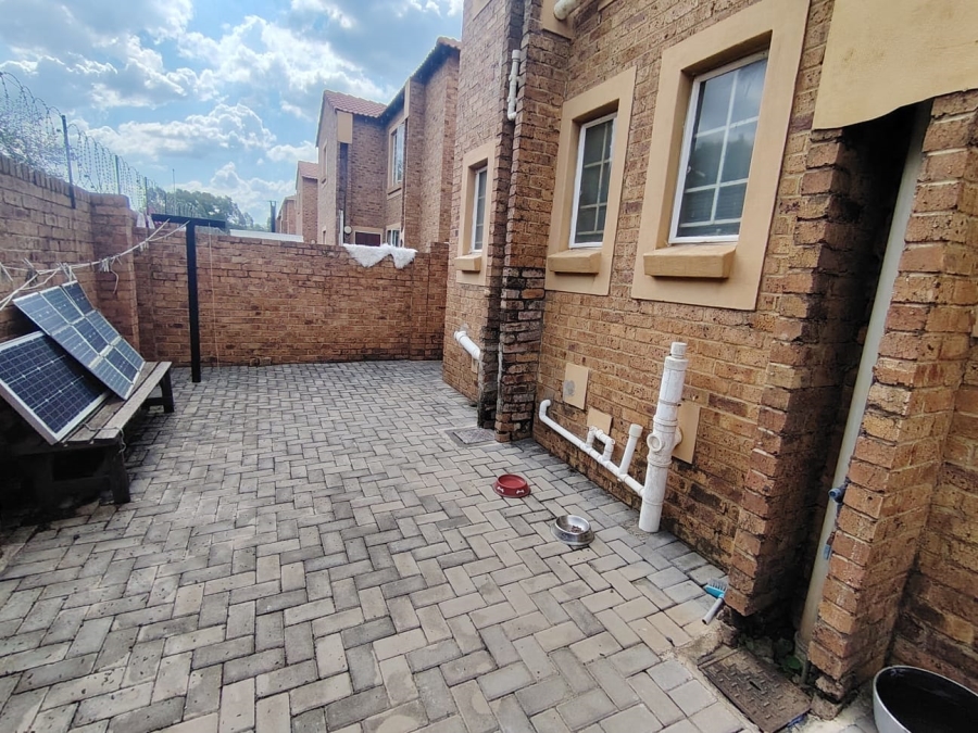3 Bedroom Property for Sale in Monavoni Gauteng