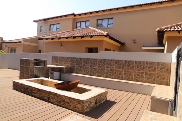 6 Bedroom Property for Sale in Magaliesberg Country Estate Gauteng