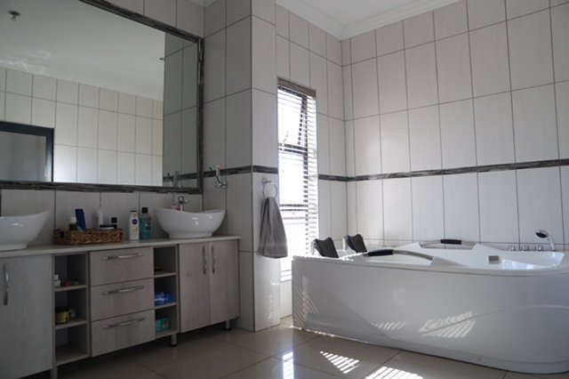 6 Bedroom Property for Sale in Magaliesberg Country Estate Gauteng