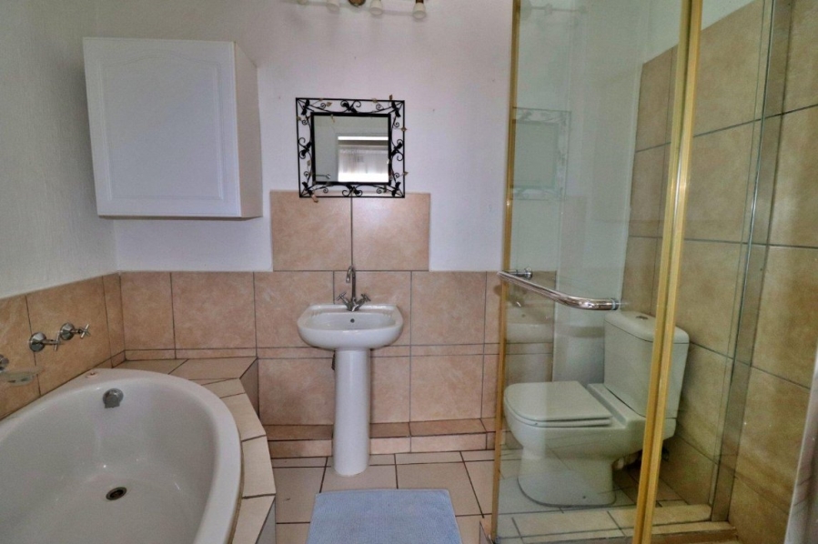 3 Bedroom Property for Sale in Sunnyrock Gauteng