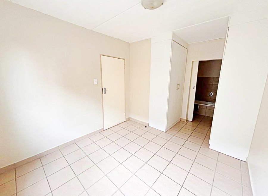 2 Bedroom Property for Sale in Die Hoewes Gauteng