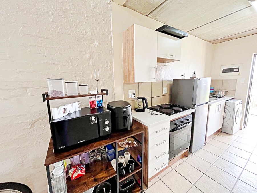 1 Bedroom Property for Sale in Die Hoewes Gauteng