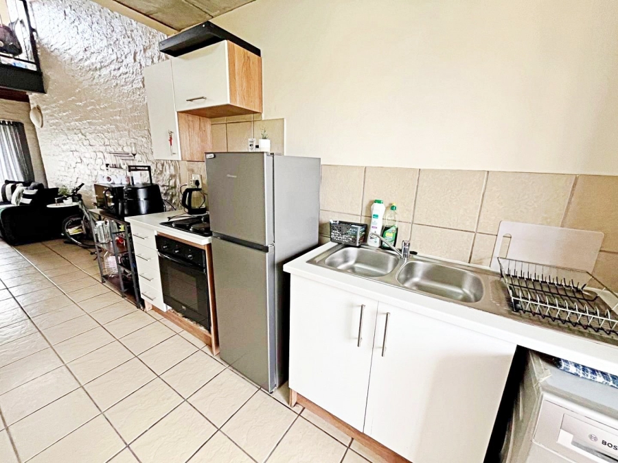 1 Bedroom Property for Sale in Die Hoewes Gauteng