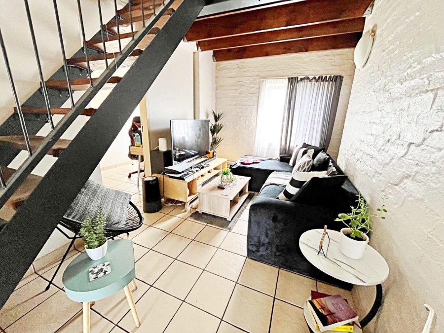 1 Bedroom Property for Sale in Die Hoewes Gauteng