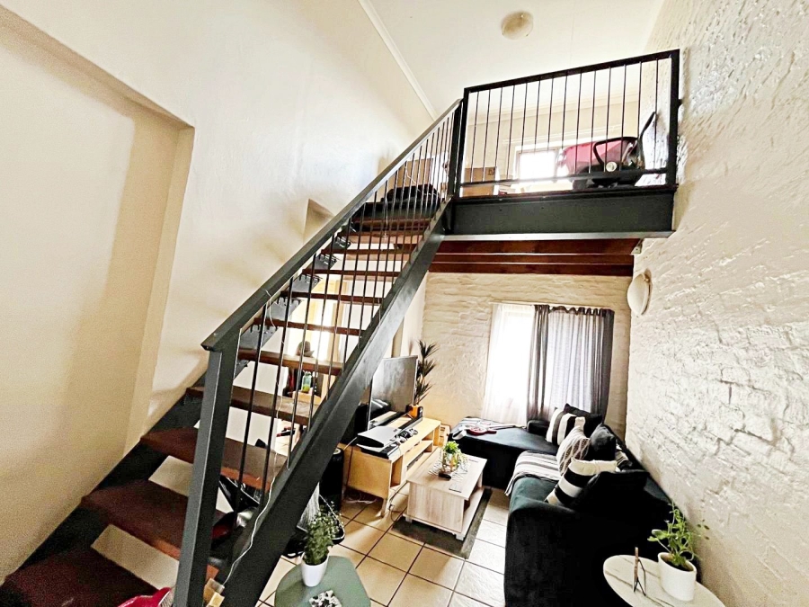 1 Bedroom Property for Sale in Die Hoewes Gauteng