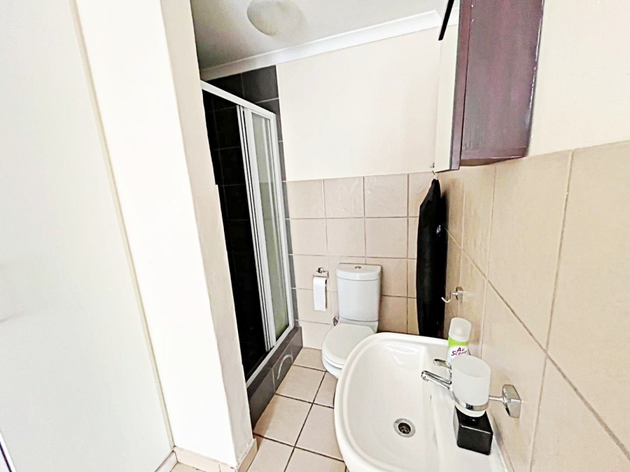 1 Bedroom Property for Sale in Die Hoewes Gauteng
