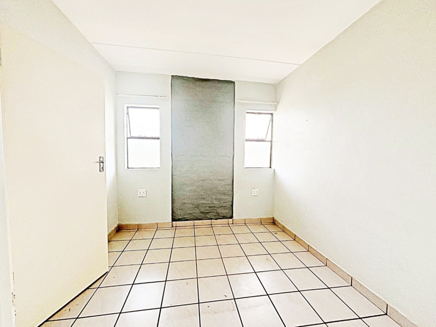 1 Bedroom Property for Sale in Die Hoewes Gauteng