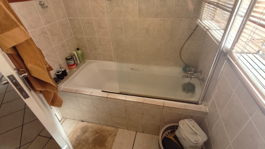 1 Bedroom Property for Sale in Annlin Gauteng