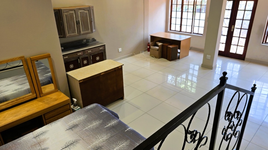 5 Bedroom Property for Sale in Faerie Glen Gauteng