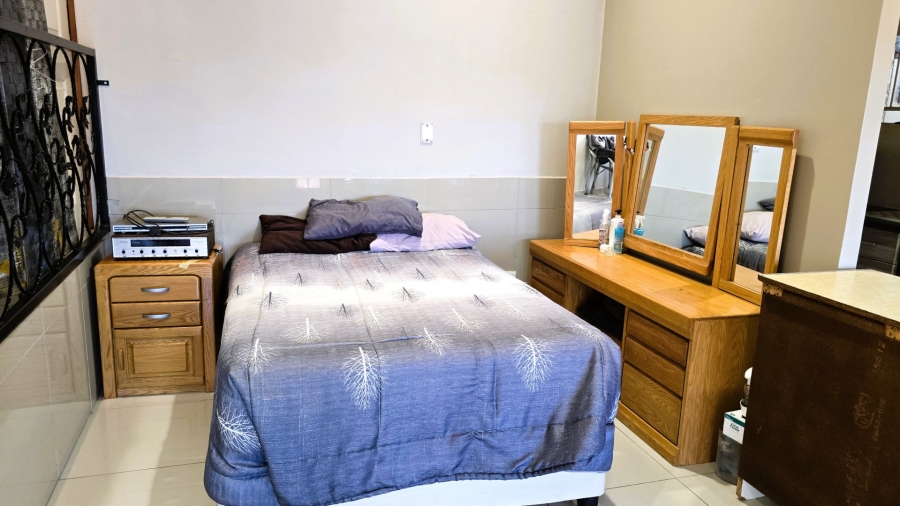 5 Bedroom Property for Sale in Faerie Glen Gauteng