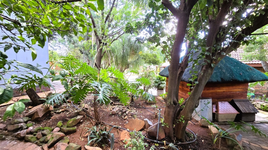 5 Bedroom Property for Sale in Faerie Glen Gauteng