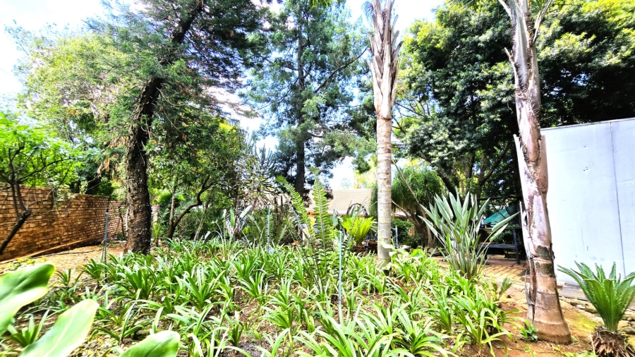 5 Bedroom Property for Sale in Faerie Glen Gauteng