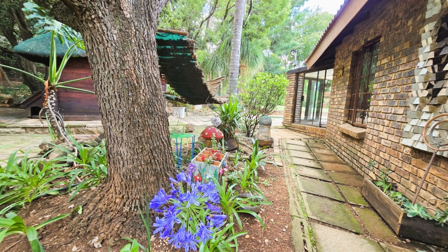 5 Bedroom Property for Sale in Faerie Glen Gauteng